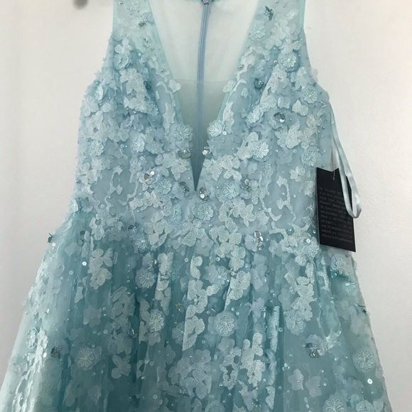 Blou Applique Gown by Formal dress - Picture 2 of 5